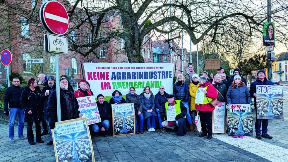 Maststall Gegner Protestieren Vor Kreishaus Rheiderland Zeitung