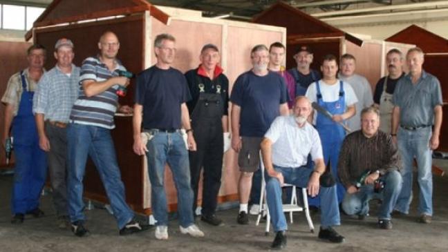 Fleißige Buden-Bauer in der Landsburg-Halle