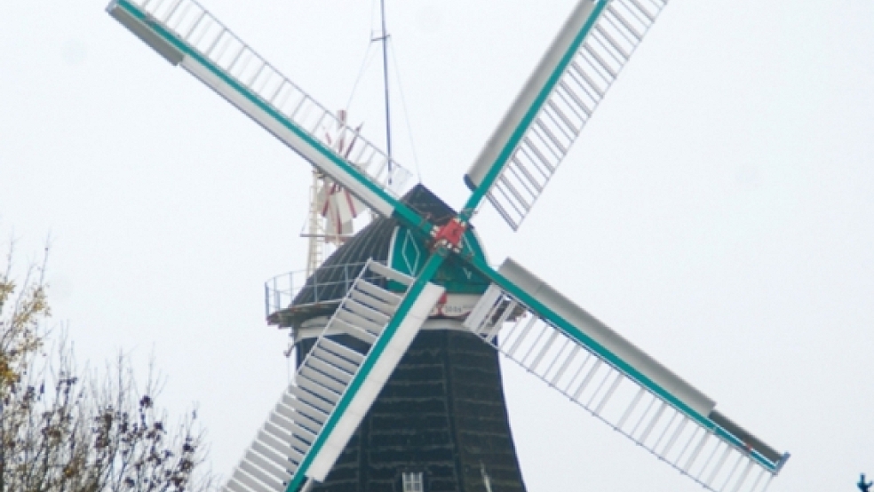 Über den Dächern von Bunde thront die Mühle. Gibt es von der Gemeinde grünes Licht für die Unterstützung bei der Reparatur? © Foto: Mentrup