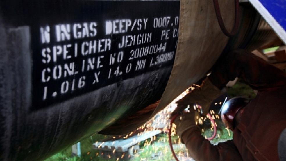 Soleleitung zum Erdgasspeicher Jemgum. An der Wingas-Anlage ist es beim Trennprozess von Wasser und Feststoffen zum Austritt von Sole gekommen.  © Foto: Wingas