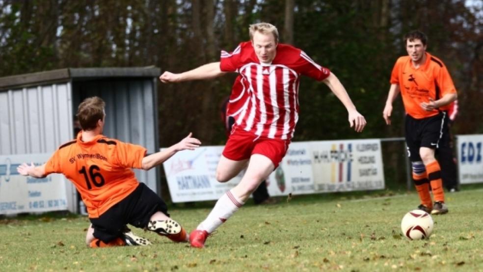 Zum siebten Mal stellte sich Wymeer einem Rheiderlandteam entgegen und holte sich zum siebten Mal einen Sieg. Wie im Hinspiel stellten die Gastgeber dem Aufsteiger Jemgum II ein Bein. © Fotos: Schulte