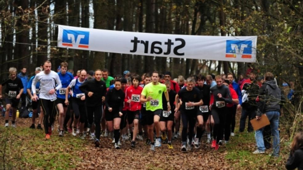 64 Läufer gingen über die 9600-Meter-Strecke beim Adventslauf an den Start. © Foto: Gleich