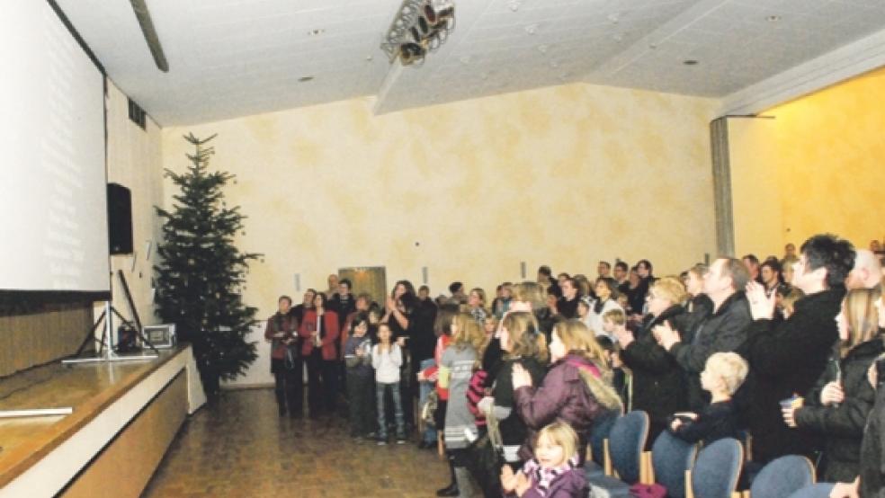 Stehenden Applaus erhielt der Film von den Premierengästen. Schätzungsweise sahen über 700 Zuschauer die beiden »Trallod«-Aufführungen. © Fotos: Kuper