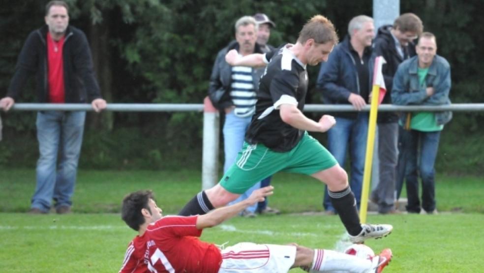 Für die drei Rheiderländer Kreisligisten Jemgum und Bingum und Bunde II gehören die Derbys zu den spannendsten Spielen des Jahres.  © Fotos: Bruins