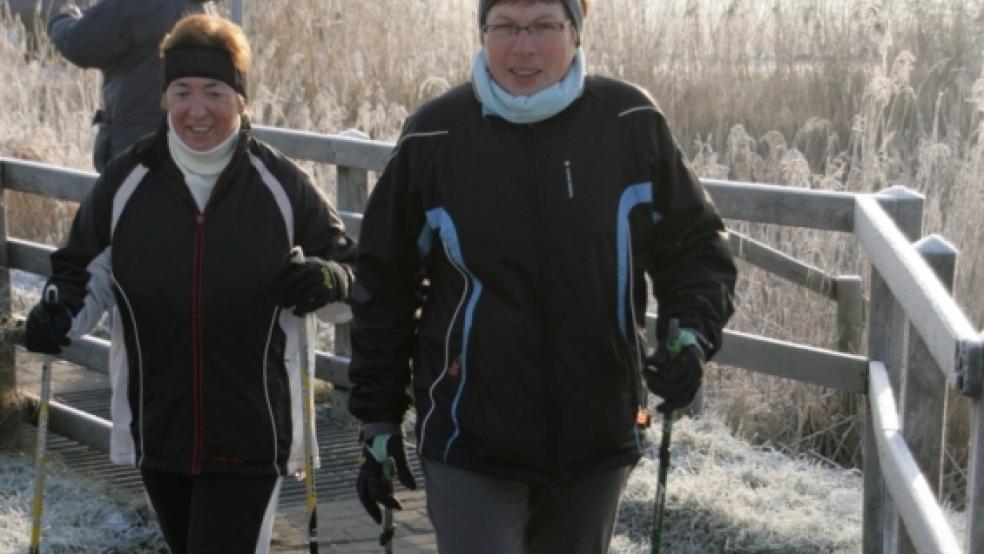 Auch Walker sind beim Silvesterlauf in Jemgum mit Eifer dabei.  © Foto: Goeman