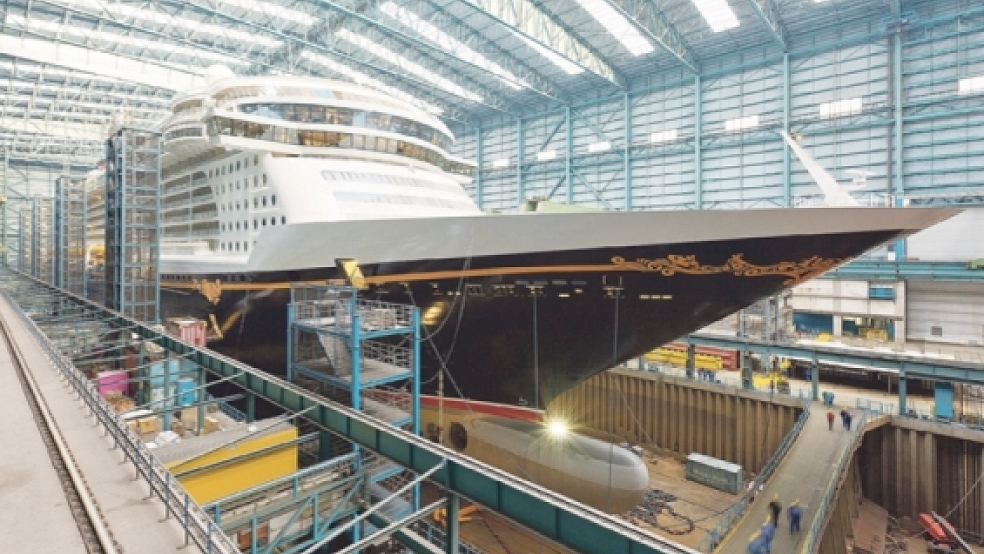 Die Kreuzfahrtschiffe Disney Fantasy sowie das Clubschiff AIDAmar werden im ersten Halbjahr 2012 fertig gestellt. © Foto: Meyer Werft