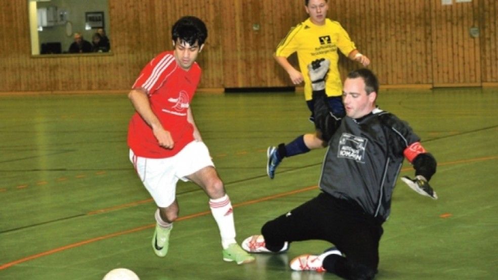 Vorbeigezogen an der Konkurrenz sind Masoud Noursad und der SV »Ems« Jemgum. © Fotos: Bruins