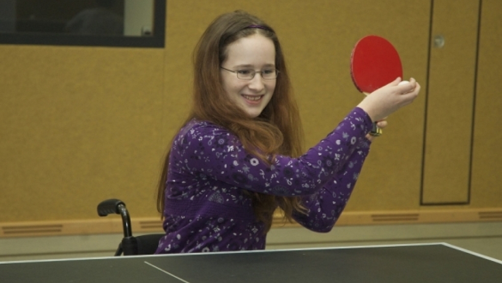 Seit sechs Jahren spielt Jasmin Tischtennis bei Teutonia Stapelmoor. Die 14-Jährige hat sichtlich Freude an dem Sport. © Fotos: Mentrup
