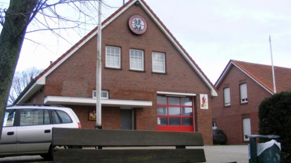 Hinter dem Feuerwehrhaus in Stapelmoor sollen zunächst vier Grundstücke erschlossen werden. © Foto: Szyska