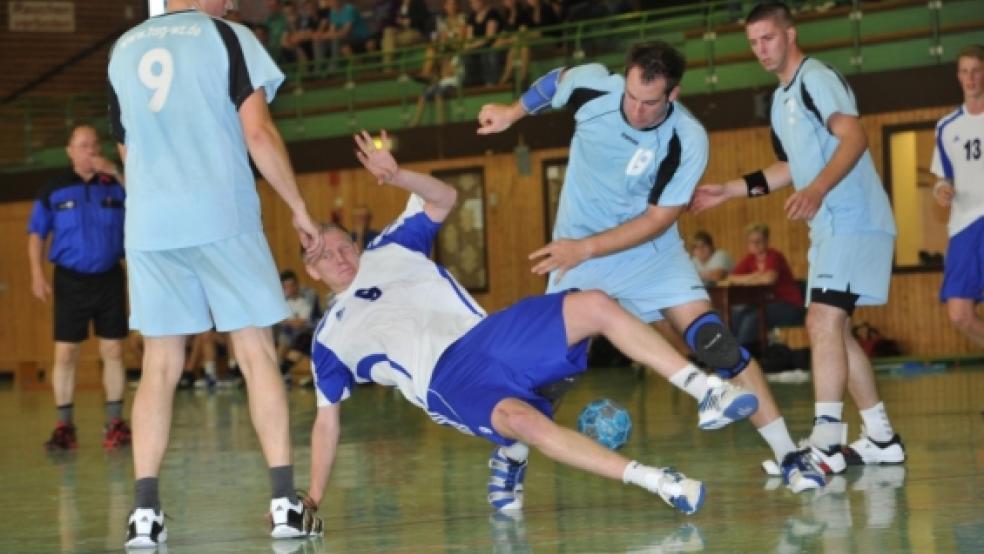 Aus der Bahn geworfen wurden die Holthuser Handballer mit Markus Janssen in Wilhelmshaven. © Foto: Bruins