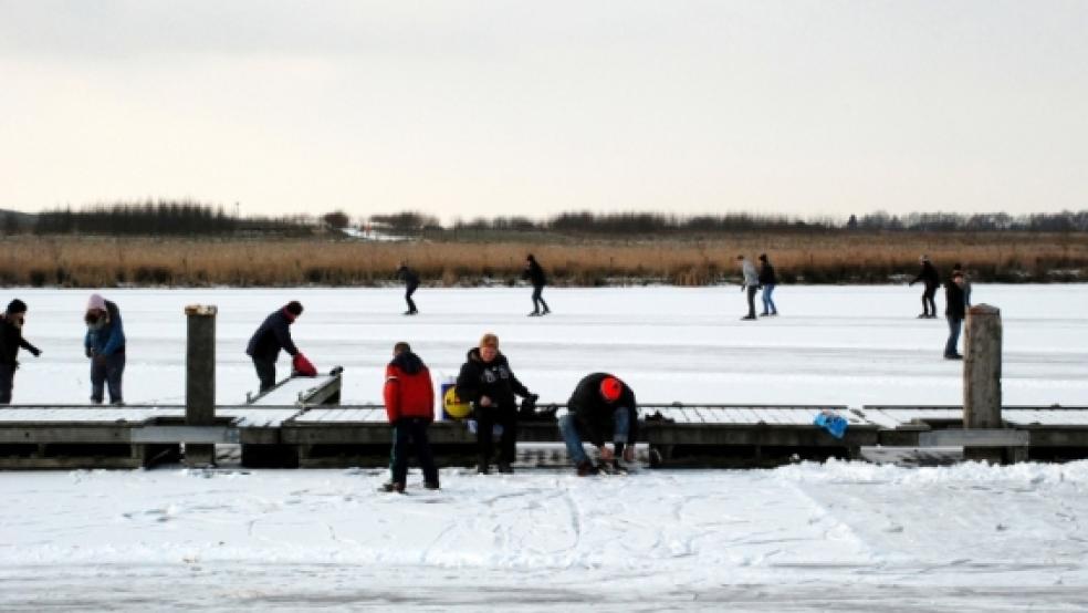 »Schaatsers« auf dem Oldambtmeer.  © Fotos: Kuper