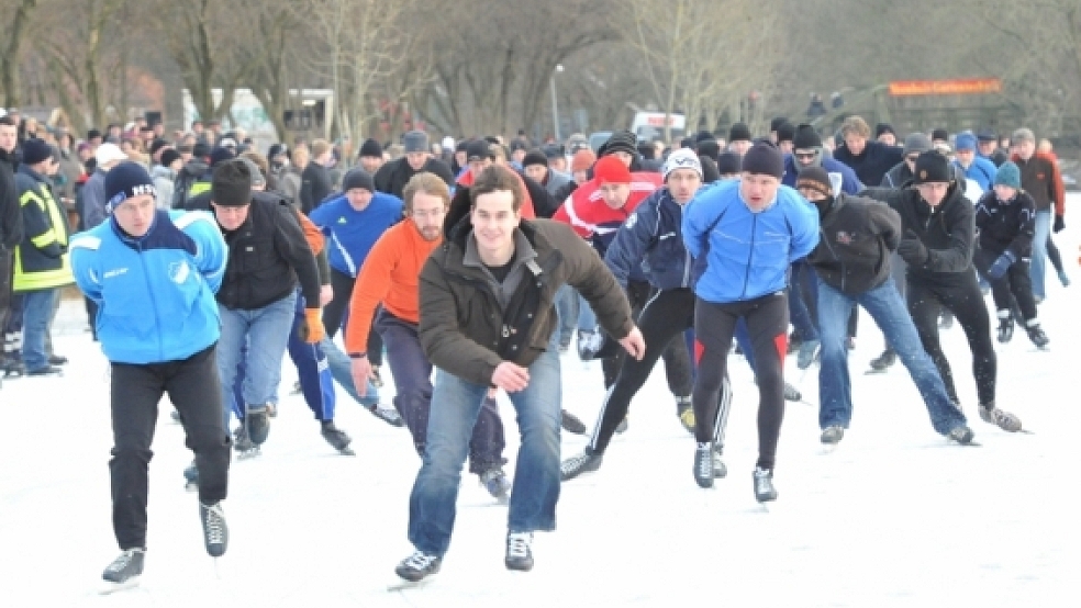 Massenstart beim Schöfel-Wettkampf auf dem Verlaatjer Sieltief. © Foto: Bruins