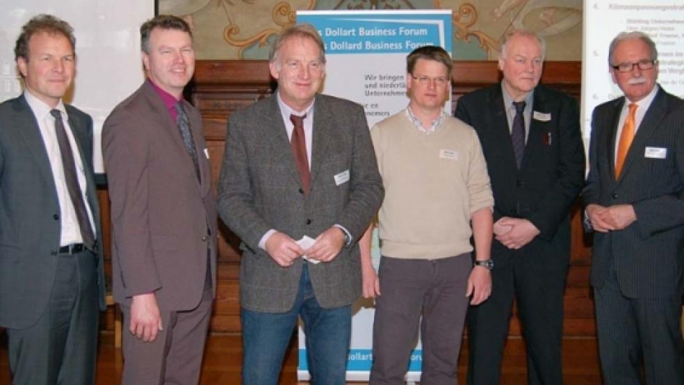 Das Klima ändert sich - Unternehmen auch? Prof. Dr. Frank Jan de Graaf (von links), Arno Ulrichs (Moderator, Industrie- und Handelskammer für Ostfriesland und Papenburg), Wolfgang Kellner, Heiko Freese, Prof. Dr. Reinhard Pfriem und Jürgen Vieler sprachen darüber. © Foto: privat