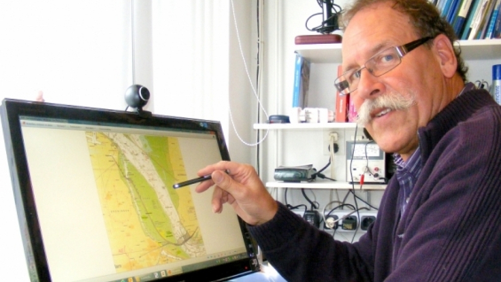Akribisch arbeitet der Niederländer Aaldrik Menkema an seinem Plan eines Ems-Damms mit zwei Fahrbahnen für den Autoverkehr und Strömungskanälen zur Tide-Steuerung.  © Szyska
