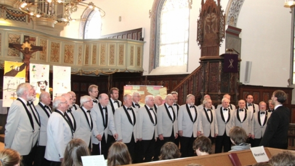 In der Lutherkirche in Leer trat der Weeneraner Männerchor der Liedertafel »Harmonie« auch im Jubiläumsjahr feierlich auf.  © Foto: Uwe Nithammer