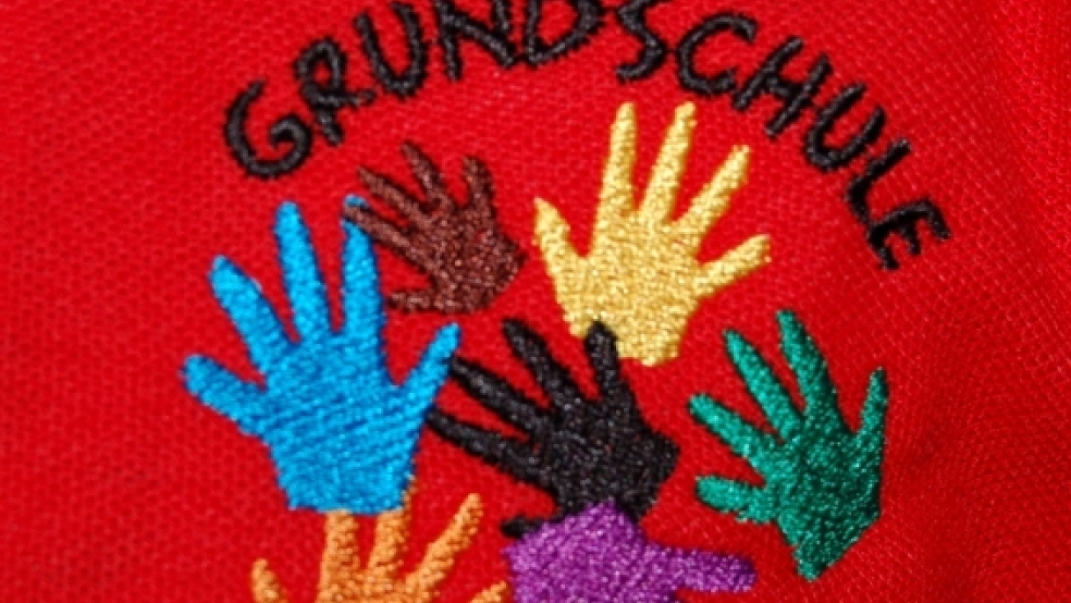 Viele Hände braucht auch der Förderverein der Grundschule Stapelmoor, der so bestickte T-Shirts für die Schüler mitfinanzierte.  © Nagel