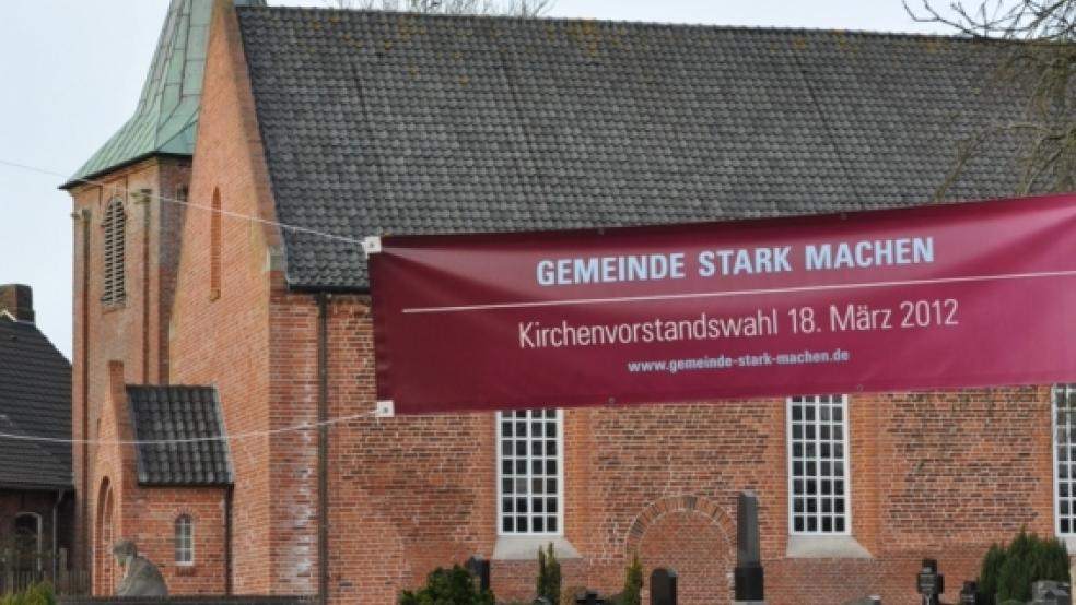 Zum Urnengang am kommenden Wochenende rufen auch die Kirchengemeinden des Rheiderlandes, wie hier vor der Matthäi-Kirche Bingum. © Foto: Wolters