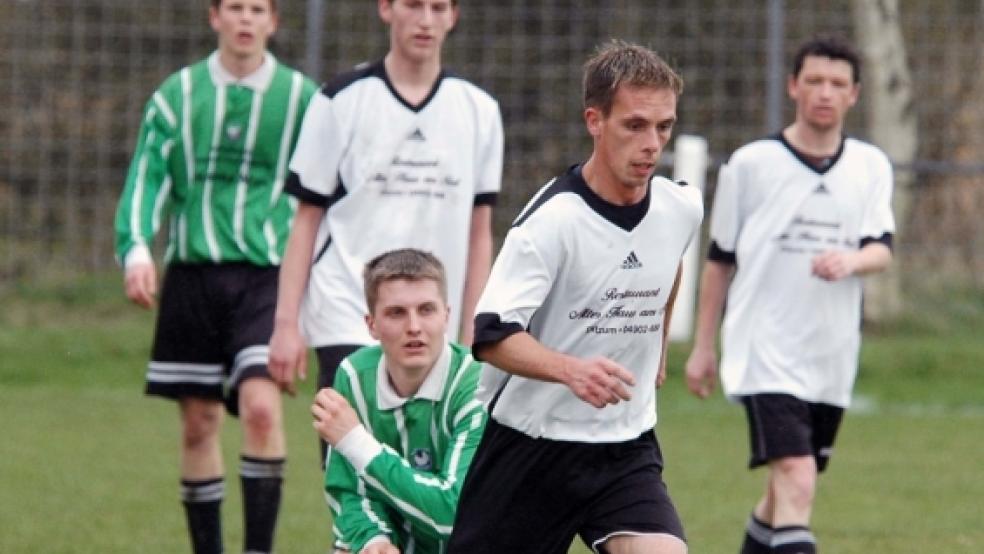 Dreimal schlug Ditzums Timo Schneider im Derby gegen den Heidjer SV II zu. © Archiv-Foto: Mentrup