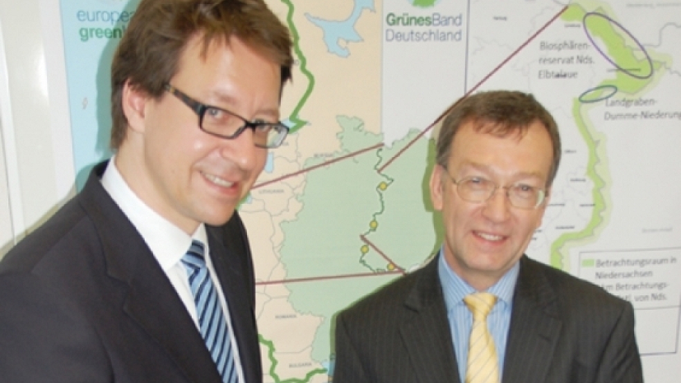 Umweltminister Dr. Stefan Birkner und NLWKN-Direktor Dr. Siegfried Popp (rechts). © Foto: OK