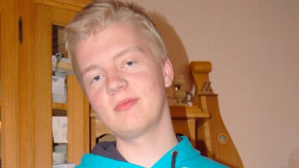 Aus einem alten DVD-Spieler bastelte der 16-jährige Dennis einen Fernseher.  © Nagel