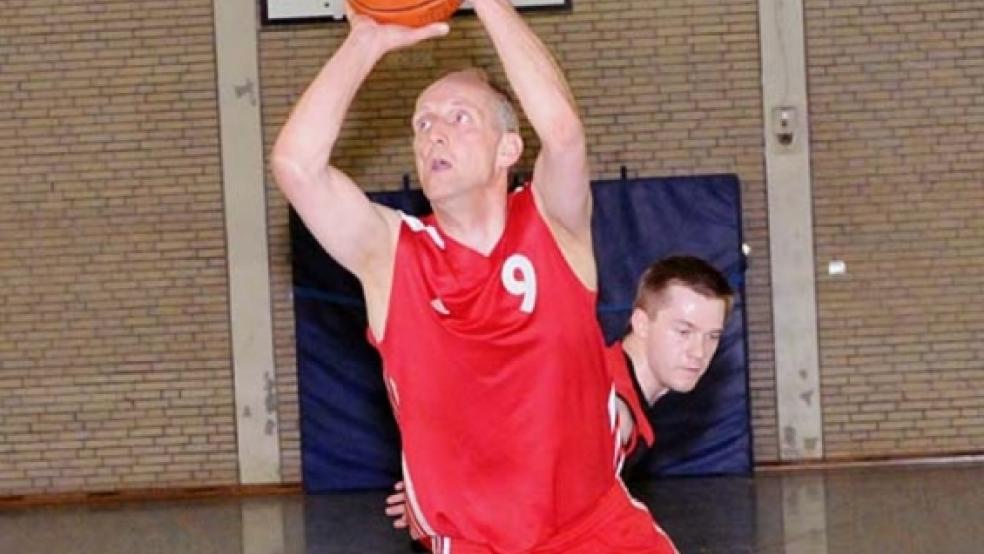 Auch Routinier Volker Schüür konnte die Niederlage der Weeneraner Basketballer nicht abwenden. © Foto: Bruins