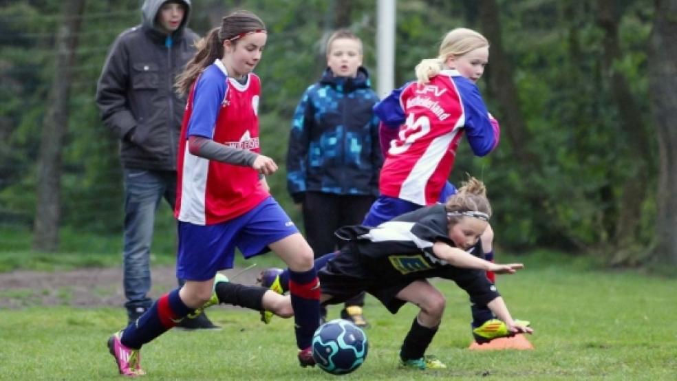 Zum Topspiel nach Leer fahren die D-Juniorinnen des JFV Oberrheiderland heute. © Foto: Schulte