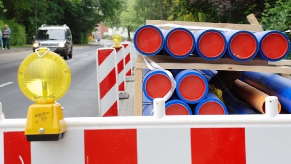 Der Rad- und Fußweg an der Bahnhofstraße ist während der Bauarbeiten voll gesperrt. © Foto: Hoegen