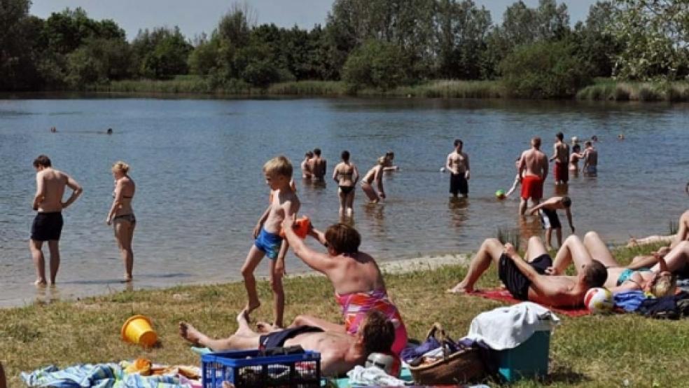 Die Wasserqualität in Holtgaste ist ausgezeichnet - auch die Resonanz zu Pfingsten war es. Anders sieht es, zumindest mit der Wasserqualität, an den Badestellen in Dyksterhusen und in Jemgum an der Ems aus.  © Foto: Wolters