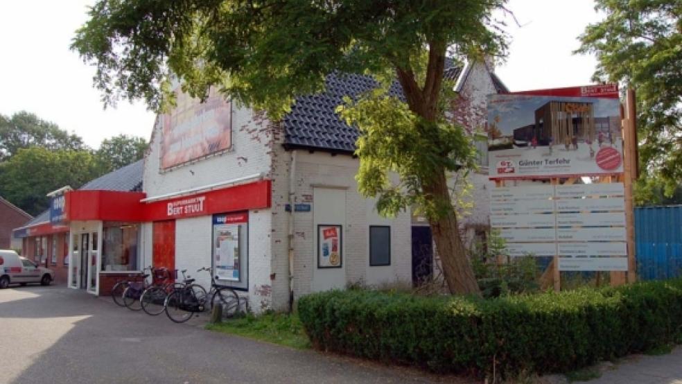 Hinter dem derzeitigen »Coop«-Supermarkt in Bad Nieuweschans wird der neue, fast doppelt so große Laden gebaut. © Fotos: Nagel