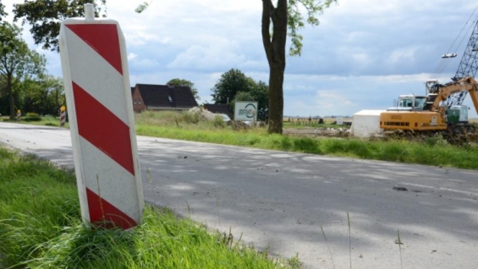 Verzögerungen gibt es auf der Baustelle der Firma »Bohlen und Doyen« aus Wiesmoor in Bunderhammrich. Der Grund sind harte Tonformationen im Erdreich.  © Wübbena