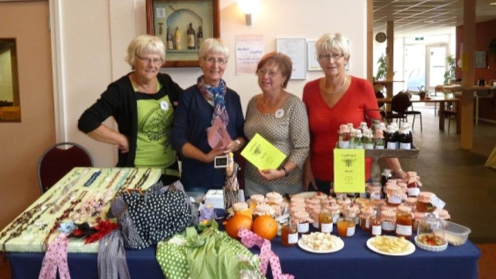 Beim ersten Treffen in Sappemeer: Von links Eti Mantjes, Greetje Bos, 1.Vorsitzende der »Vrouwen van Nu Sappemeer«, Barbara Schultz-Labus und Grietje ter Veld, 2. Vorsitzende der »Vrouwen«. © 