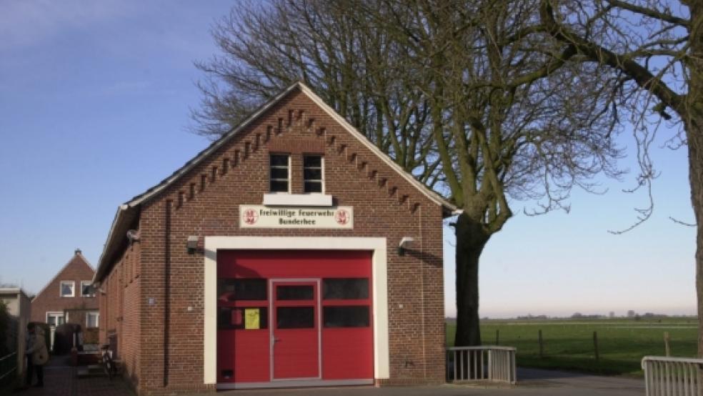 Neu gestaltet werden könnte auch das Feuerwehrgerätehaus in Bunderhee mit dem angeschlossenen Dorfgemeinschaftshaus. © Archiv: Hoegen