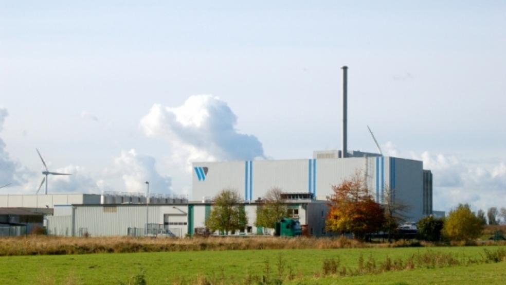 Die dunklen Wolken über dem Werk von Weener Plastik im Industriegebiet »Geiseweg« verziehen sich langsam. Das angespannte Verhältnis von Geschäftsführung, Betriebsrat und Belegschaft hat sich etwas entspannt. © Szyska