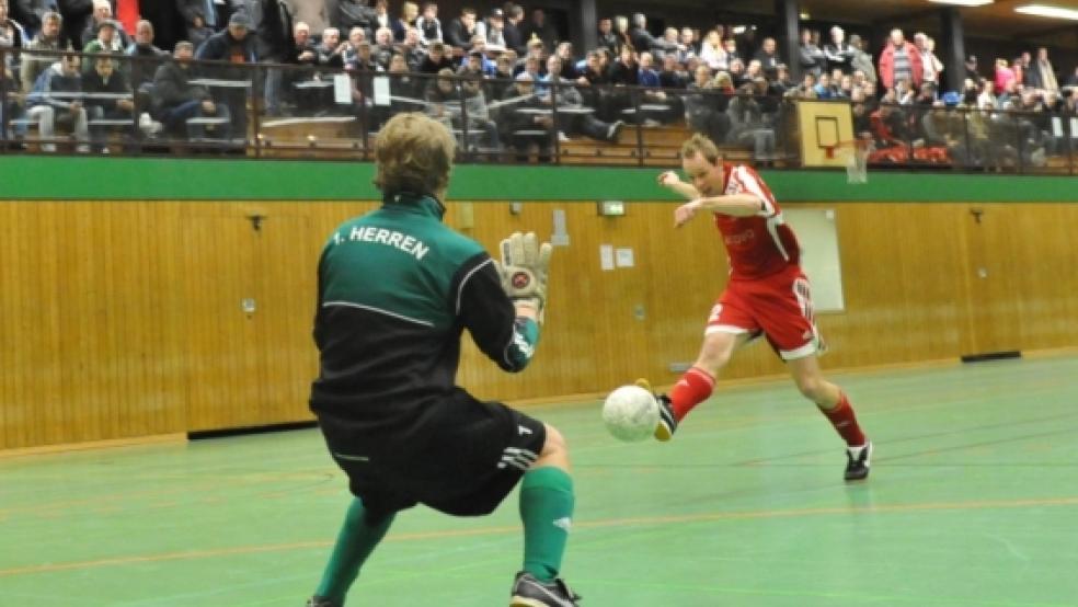 Einen 3:1-Sieg feierte der TV?Bunde um Johann Lübbers im vergangenen Jahr in Leer gegen den BSV?Bingum. Heute Abend gibt es das Wiedersehen in der BBS-Halle.  © Foto: Bruins
