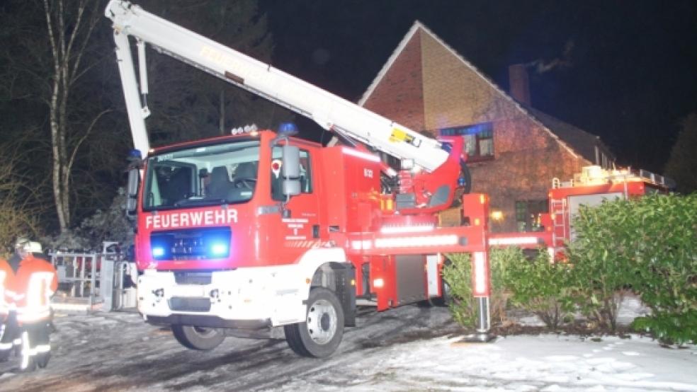 Mit einem Großaufgebot waren die Feuerwehren aus Diele und Weener im Einsatz. © Foto: J. Rand/Feuerwehr