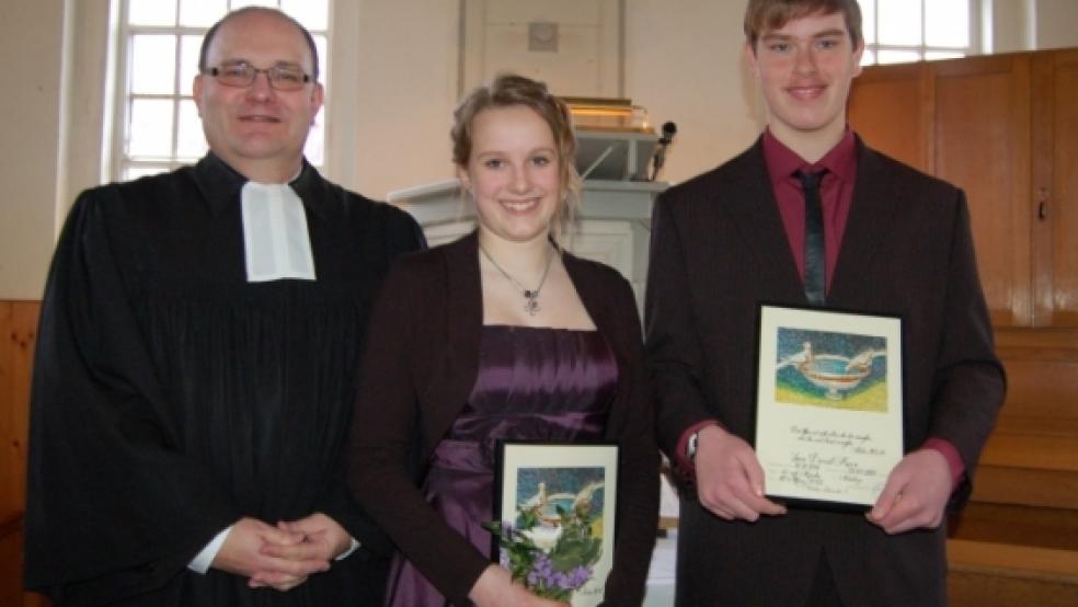 Deike Borde und Luca Daniel Kruse wurden am vergangenen Sonntag in der Kirche zu Nendorp von Pastor Martin Schneider konfirmiert. © Nagel