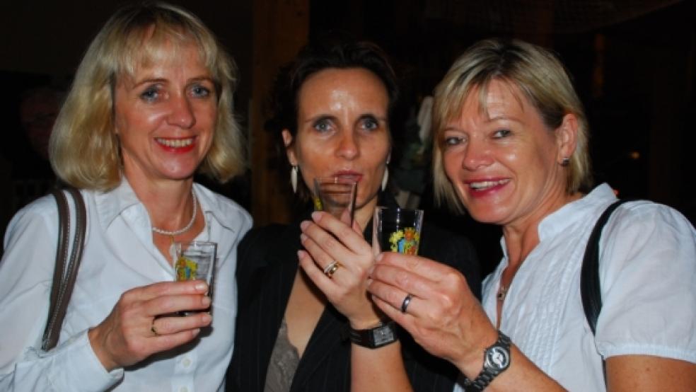 Einen guten Tropfen kredenzt die Gemeinde Bunde ihren?Gästen auch in diesem Jahr:?Zum Auftakt der »Bunder Woche« wird in der?DGA?ein?Weinfest gefeiert.  © Archiv: Hanken