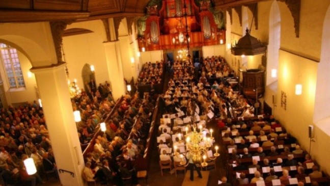 Klangfest mit 70 Bläsern und einer Orgel