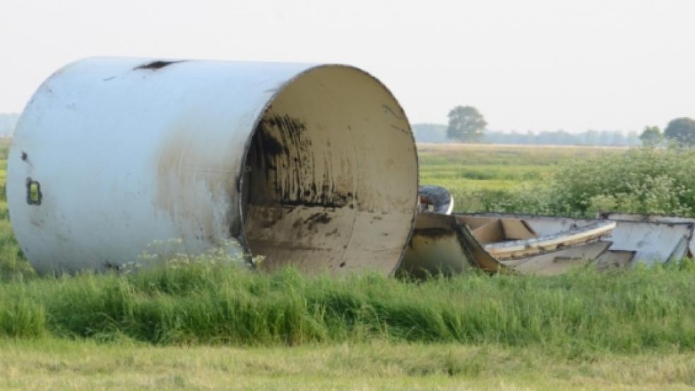 Am Boden: Einzelteile einer demontierten Tacke-Anlage in Holtgaste. © Hanken