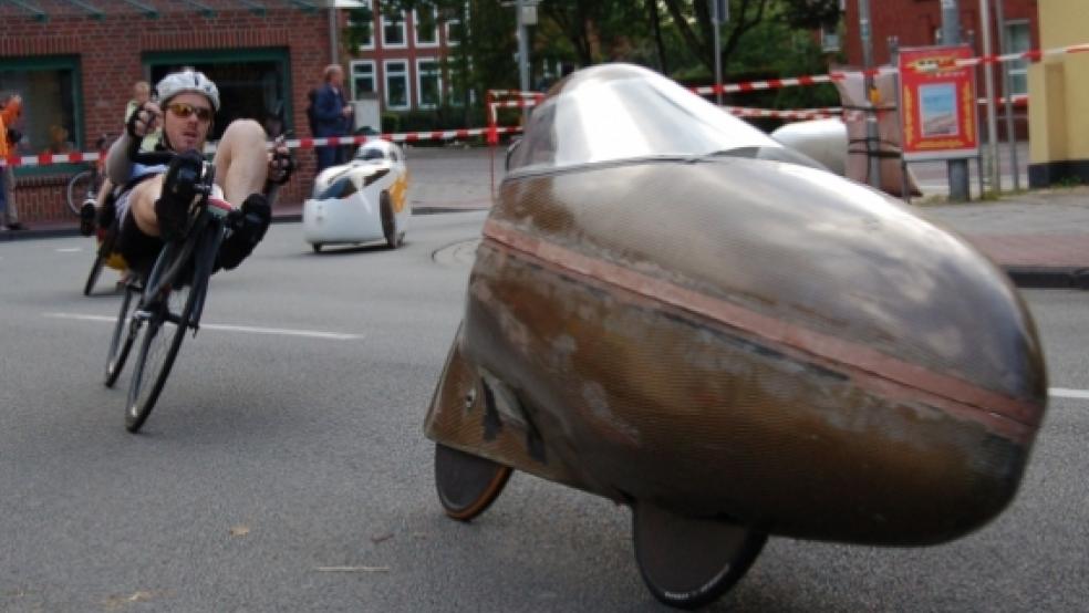 Mit um die 50?Stundenkilometer sausten die Liegeräder - mit oder ohne Gehäuse - durch die Innenstadt. Gewertet wurden die Wettkämpfe in den Kategorien »vollverkleidet«, »teilverkleidet« und »unverkleidet«.  © Nagel