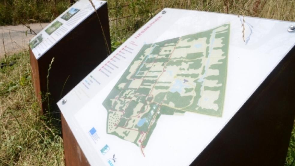 Infotafeln informieren über Besonderheiten des Hesse-Parks. © Hanken