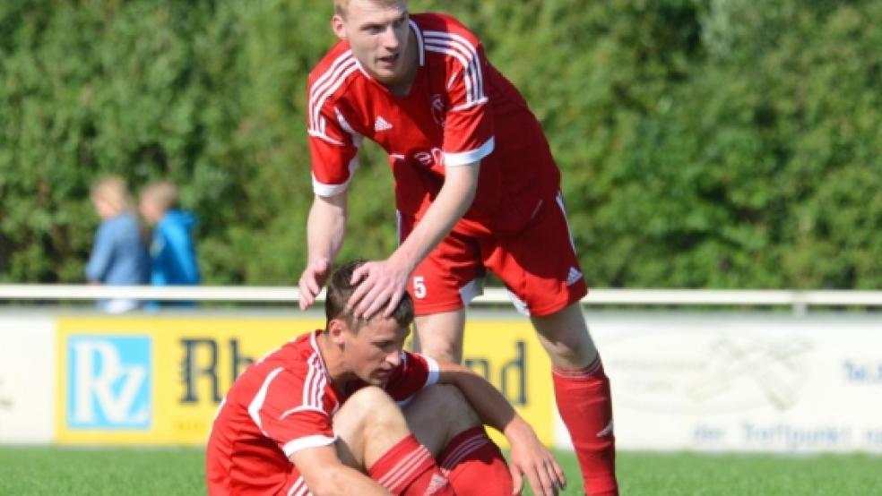 Trost brauchte Christof May nach dem Spiel. Derk Immenga versuchte seinen Teamkollegen aufzumuntern. © Foto: Mentrup