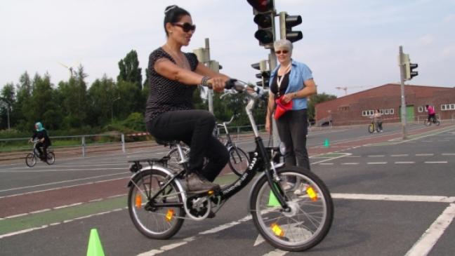 Wenn Frauen Radfahren lernen