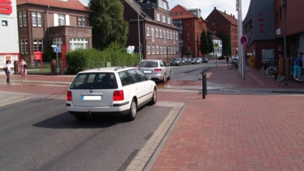 Ein 55-jähriger Motorradfahrer ist am Sonntag bei einem Unfall in der Ledastraße in Leer tödlich verunglückt. Foto: Boelmann © 