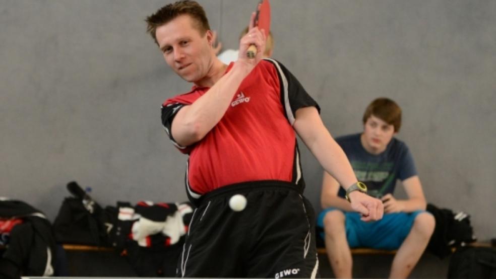 Den Ball und die Punkte wieder im Blick haben die Tischtennisspieler aus dem Rheiderland. Für Ralf Freitag und Co. beginnt die neue Saison. © Foto: Mentrup