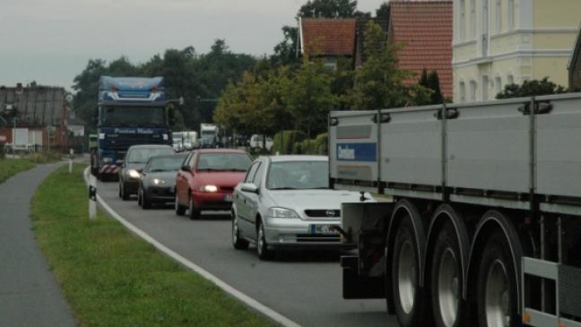 Emstunnel „dicht“: Blechschlangen auf der B 436