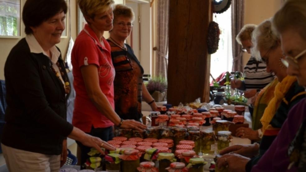 Viele Besucher konnte der Erntedankbasar in Bunde auch in diesem Jahr wieder verzeichnen. © Foto: Wübbena