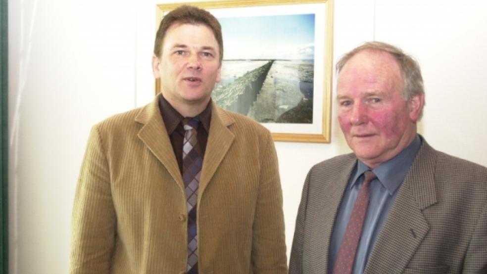 Verlässt den Bunder Rat: Wilhelm Ostendorp. Unser Archivfoto zeigt ihn zusammen mit Bürgermeister Gerald Sap. © Hoegen