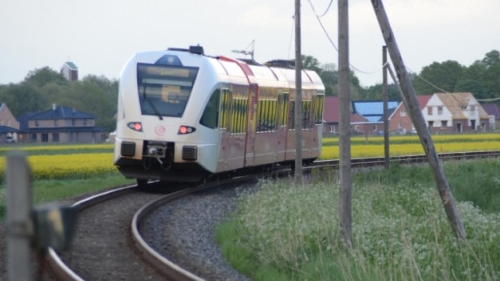 Die Wiederbelebung von Bahnlinien geht in die nächste Runde. Nach der ersten Überprüfung sind 45 von 73 gemeldeten Verbindungen auf der Strecke geblieben. Angelaufen ist auch das Verfahren zur Reaktivierung von Haltepunkten. Hier wollen Bunde - unser Foto zeigt den Arriva-Zug am Heerenweg - und Möhlenwarf zum Zuge kommen.  © Hanken (Archiv)