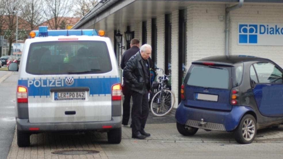 Der Kleinwagen erfasste das Fahrrad und überrollte die 35-jährige Frau. © Foto: Koenen